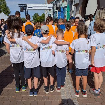 Bild von Kindern nRücken